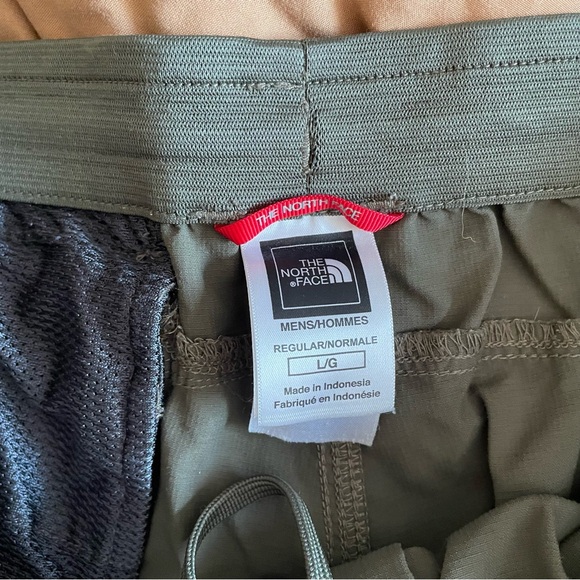 THE NORTH FACE Men’s Green Shorts - Quick-dry Light Multi Functional Comfortable - Picture 8 of 9